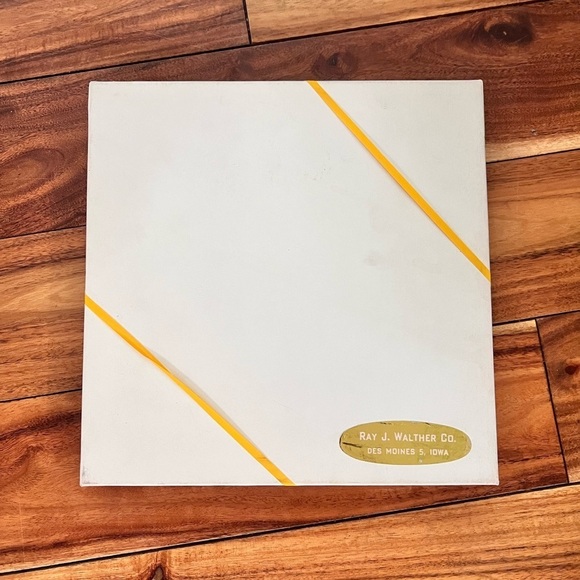 Vintage New in Box Set of 3 Rose Gold Measuring Cups With Wall Attachment Retro - Picture 5 of 5